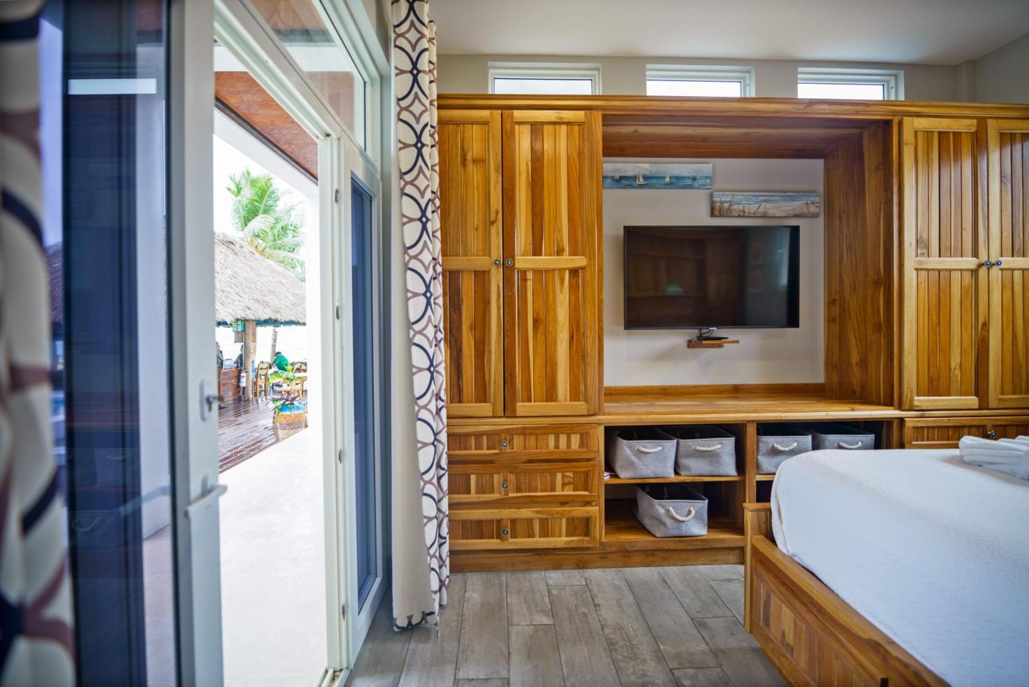 Отель Ocean Breeze Placencia Экстерьер фото