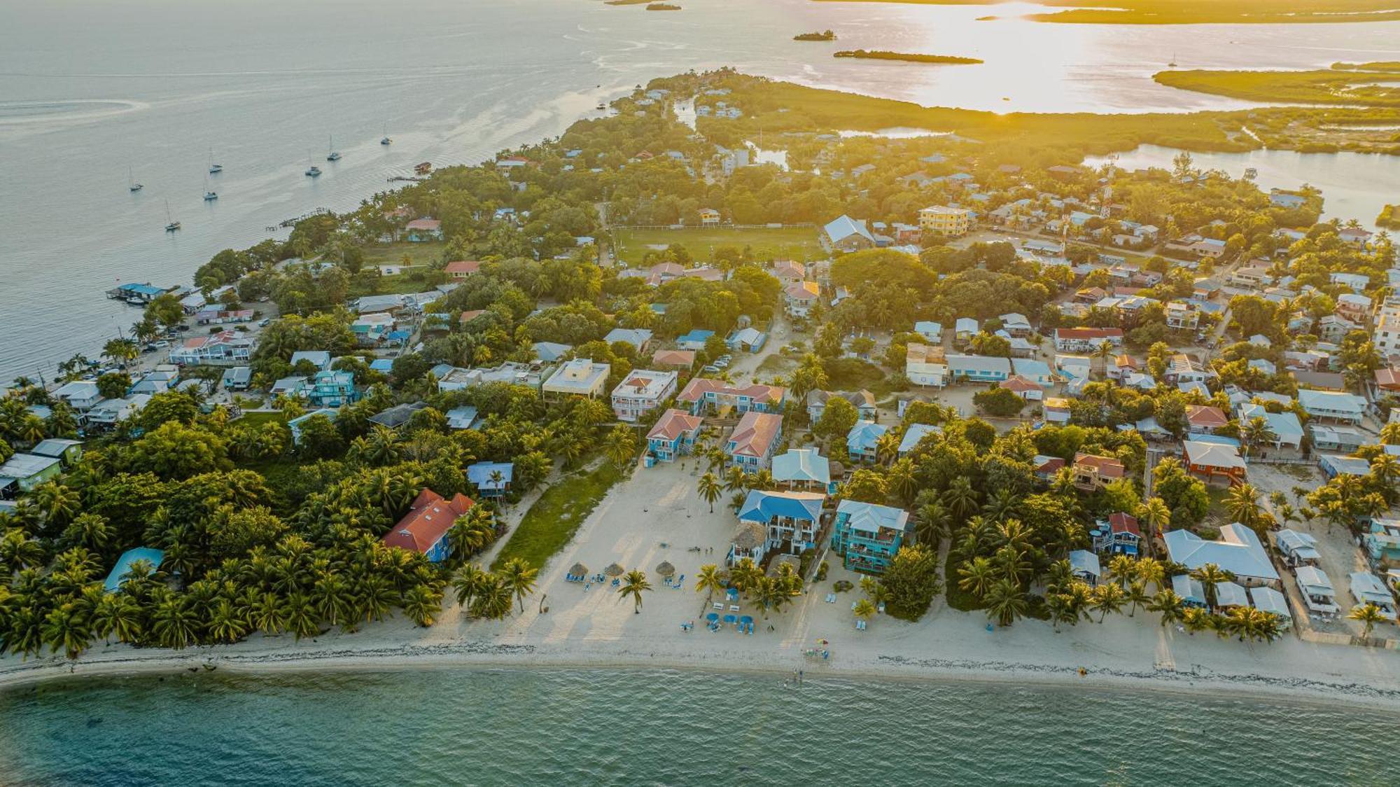 Отель Ocean Breeze Placencia Экстерьер фото