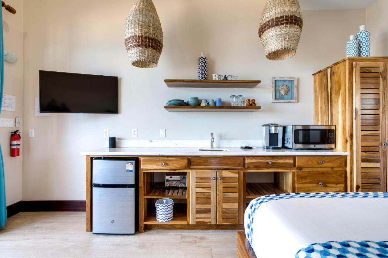 Отель Ocean Breeze Placencia Экстерьер фото