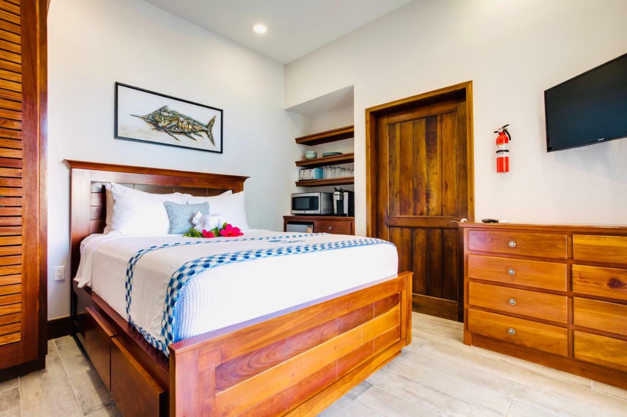 Отель Ocean Breeze Placencia Экстерьер фото